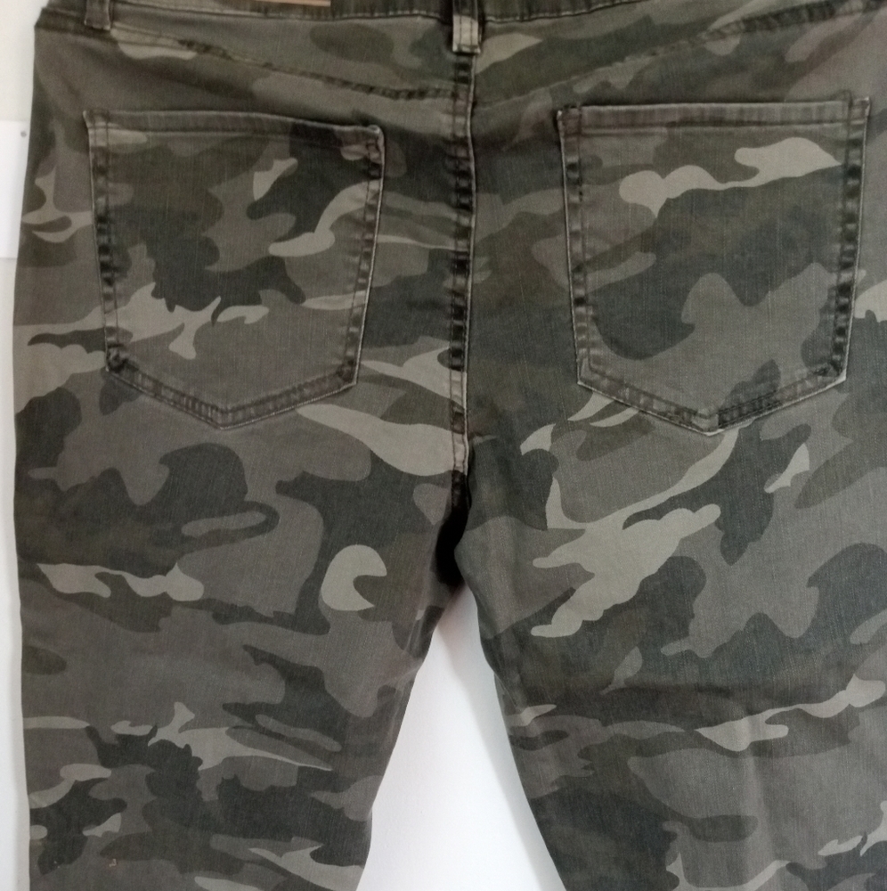 REFUGE SKINNY BOYFRIEND JEANS SIZE 12